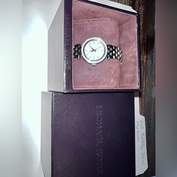 Michael Kors, silver watch w/rhinestones. Adjustable band. - Picture 5 of 6